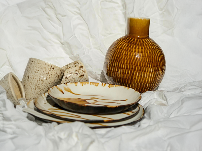 sanatsal bardak ve vazo fotoğrafı